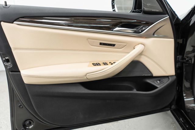 2019 BMW 5 Series 530i xDrive - 23016991 - 13