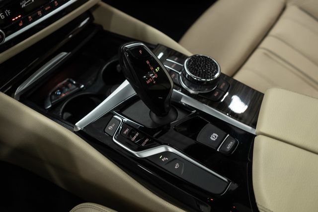 2019 BMW 5 Series 530i xDrive - 23016991 - 21