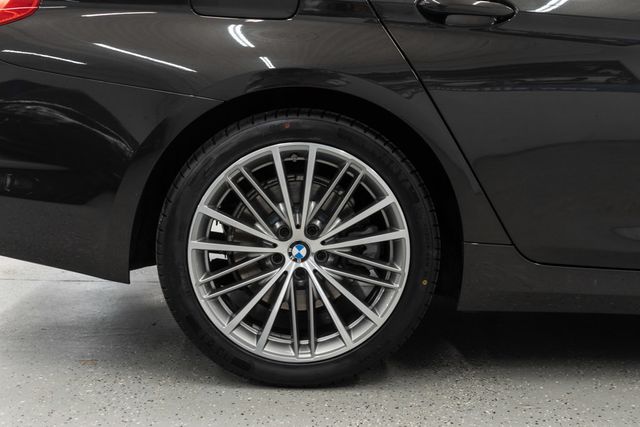 2019 BMW 5 Series 530i xDrive - 23016991 - 40