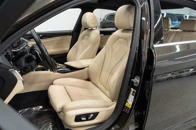 2019 BMW 5 Series 530i xDrive - 23016991 - 6