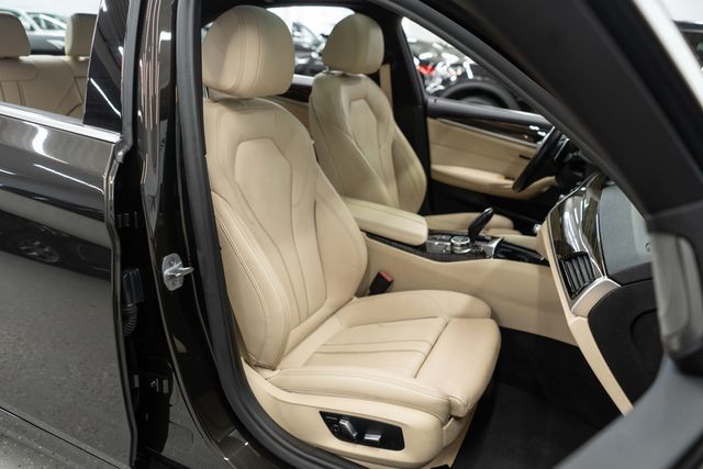 2019 BMW 5 Series 530i xDrive - 23016991 - 8