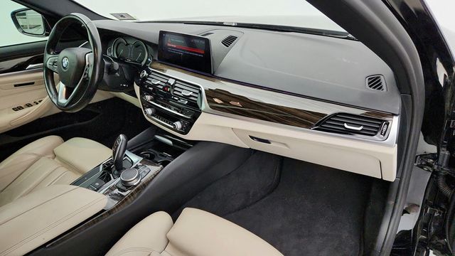 2019 BMW 5 Series 530i xDrive - 22942300 - 23