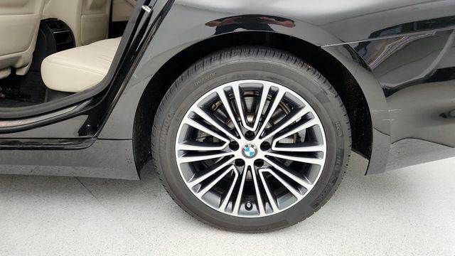 2019 BMW 5 Series 530i xDrive - 22942300 - 8