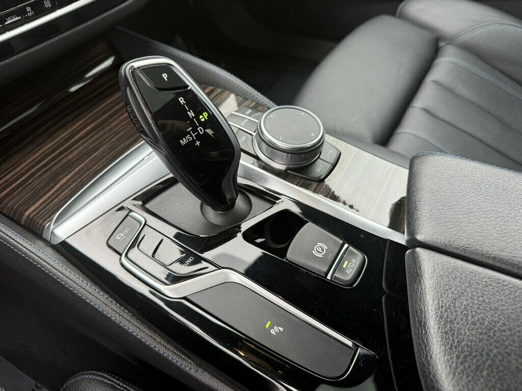 2019 BMW 5 Series 530i xDrive - 23083668 - 27