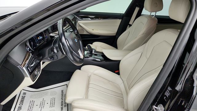 2019 BMW 5 Series 530i xDrive Sedan with Dakota Leather & Convenience Package - 22942300 - 19