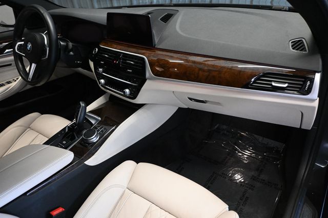 2019 BMW 5 Series 540i - 23078335 - 9