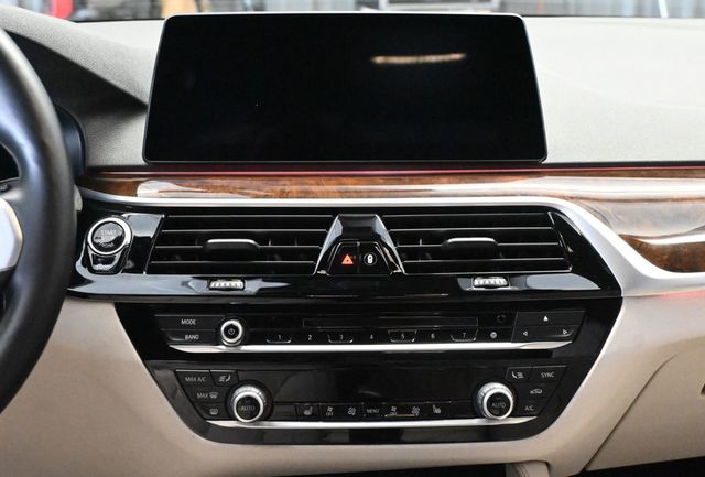 2019 BMW 5 Series 540i - 23078335 - 11