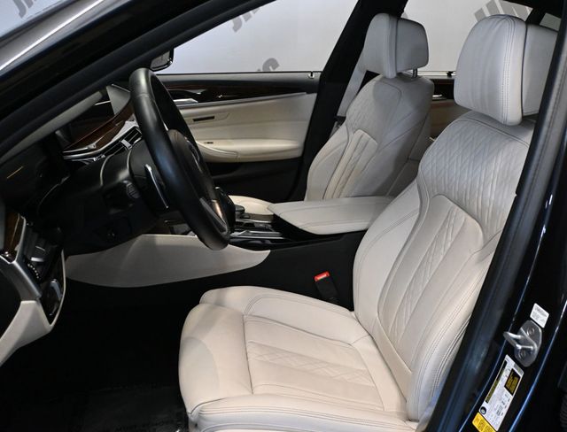 2019 BMW 5 Series 540i - 23078335 - 15