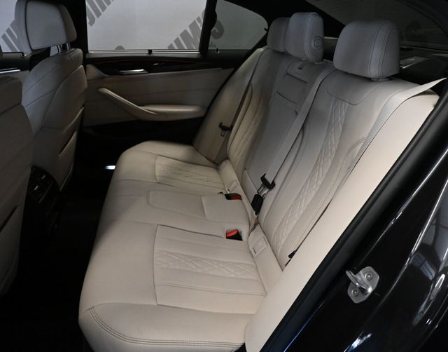2019 BMW 5 Series 540i - 23078335 - 16
