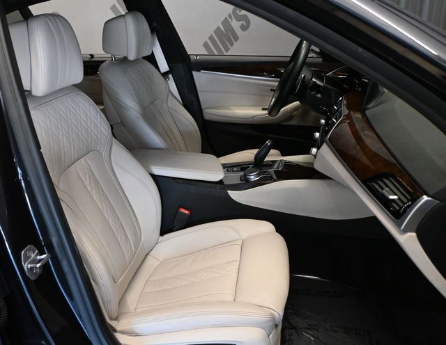 2019 BMW 5 Series 540i - 23078335 - 17