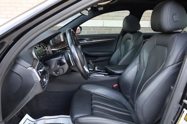 2019 BMW 5 Series 540i - 23031380 - 16