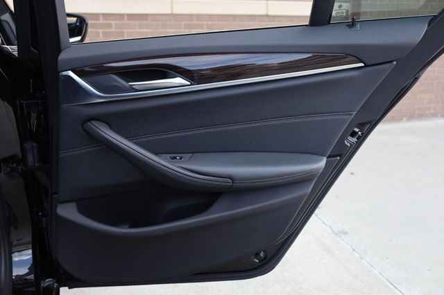 2019 BMW 5 Series 540i - 23031380 - 22