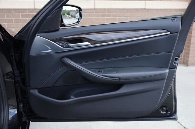2019 BMW 5 Series 540i - 23031380 - 25