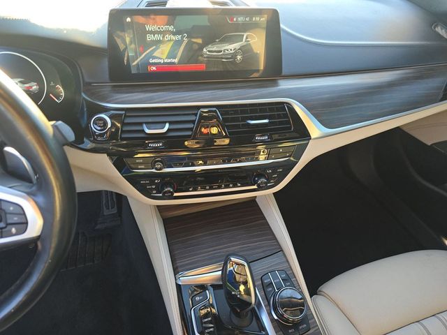 2019 BMW 5 Series 540i - 22973712 - 10