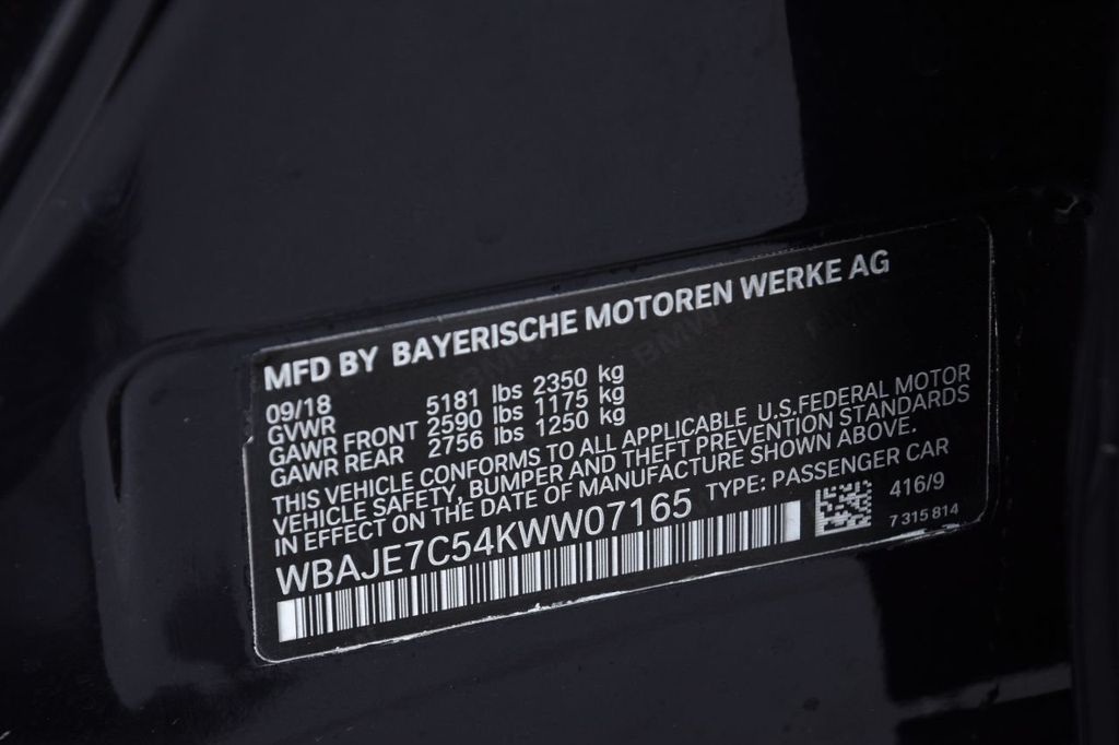2019 BMW 5 Series 540i xDrive - 21661459 - 33