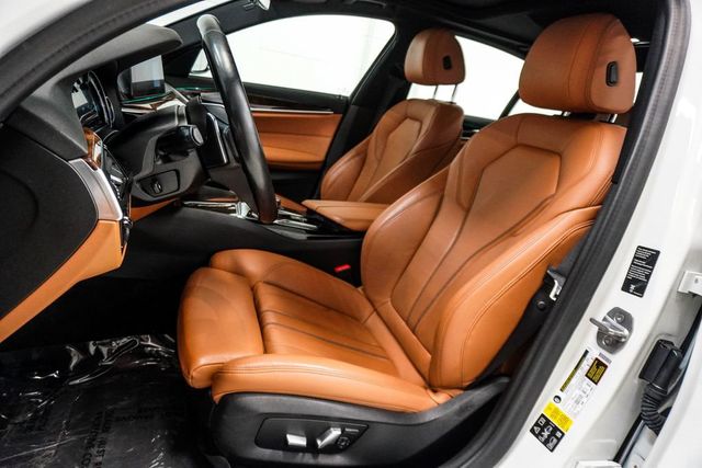 2019 BMW 5 Series 540i xDrive - 23013703 - 5