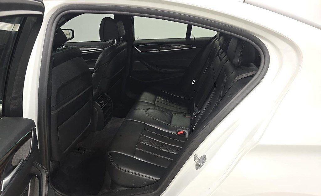 2019 BMW 5 Series 540i xDrive - 23033007 - 10