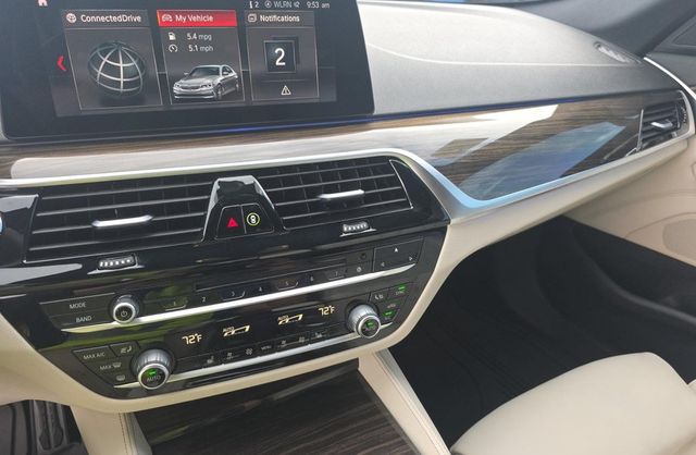 2019 BMW 5 Series 540i xDrive - 23079462 - 9