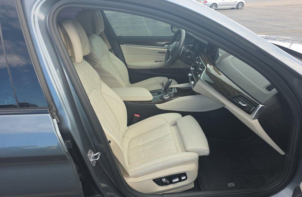 2019 BMW 5 Series 540i xDrive - 23079462 - 7