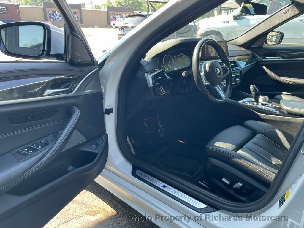 2019 BMW 5 Series 540i xDrive - 23021518 - 9