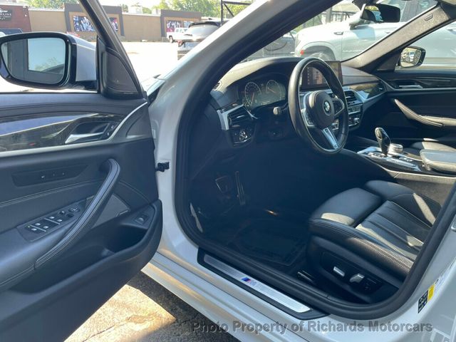 2019 BMW 5 Series 540i xDrive - 23021518 - 9