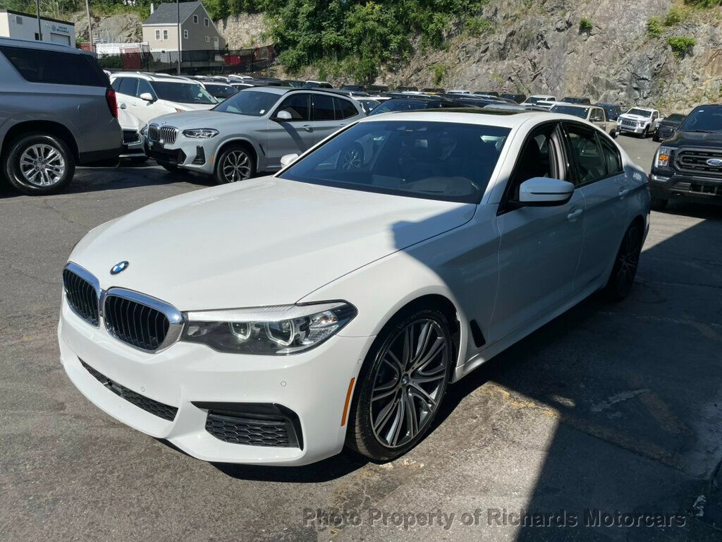 2019 BMW 5 Series 540i xDrive - 23021518 - 4