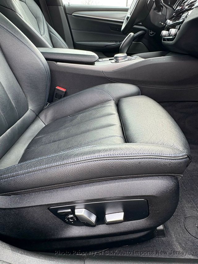 2019 BMW 5 Series 540i xDrive - 22995887 - 29