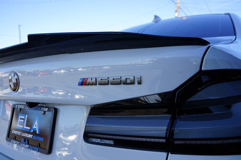 2019 BMW 5 Series Bowers & Wilkins sound system! Luxury Seating Package - 22974549 - 10