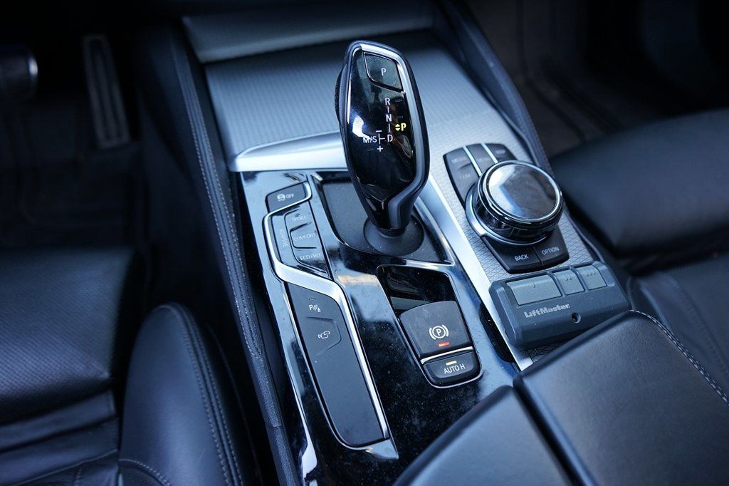 2019 BMW 5 Series Bowers & Wilkins sound system! Luxury Seating Package - 22974549 - 24