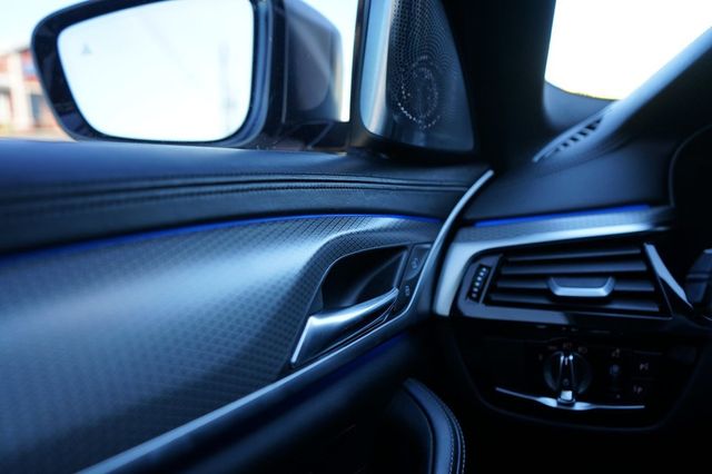 2019 BMW 5 Series Bowers & Wilkins sound system! Luxury Seating Package - 22974549 - 34