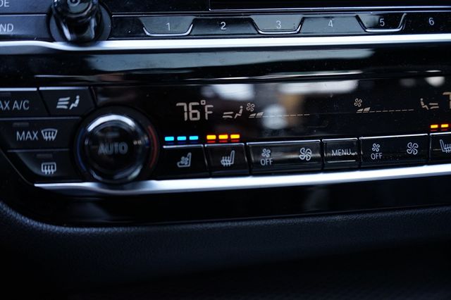 2019 BMW 5 Series Bowers & Wilkins sound system! Luxury Seating Package - 22974549 - 39