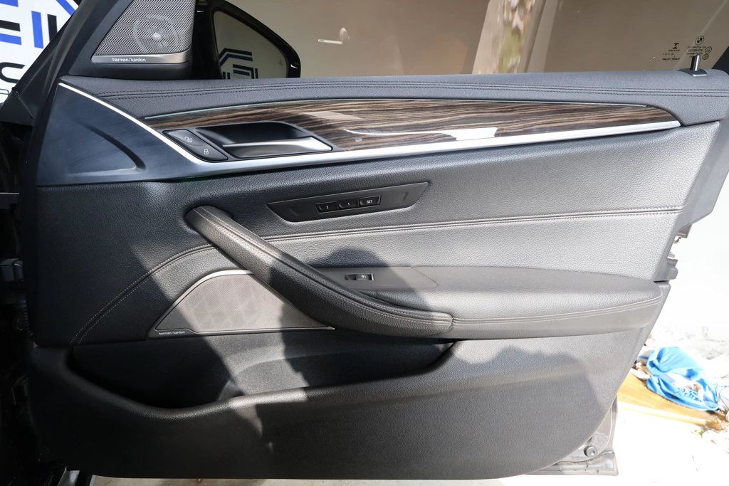 2019 BMW 5 Series M550i xDrive - 23042175 - 34