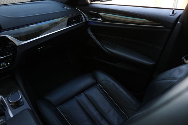 2019 BMW 5 Series M550i xDrive - 22979794 - 26
