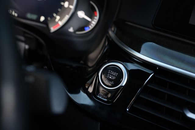 2019 BMW 5 Series M550i xDrive - 22979794 - 36