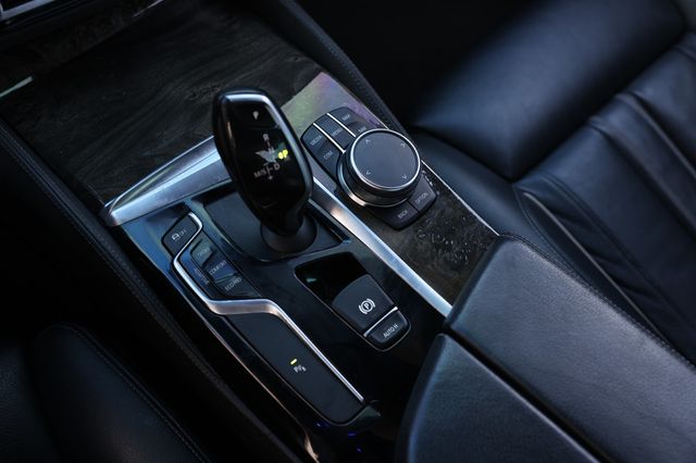 2019 BMW 5 Series M550i xDrive - 22979794 - 45