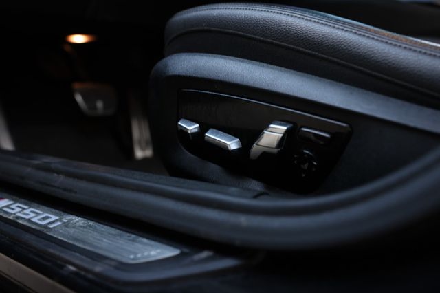 2019 BMW 5 Series M550i xDrive - 22979794 - 55