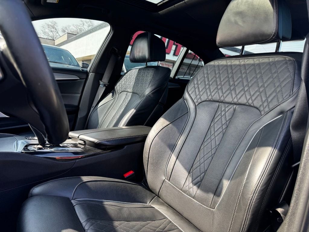 2019 BMW 5 Series M550i xDrive - 22998579 - 13