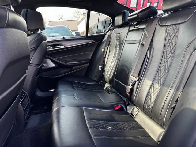 2019 BMW 5 Series M550i xDrive - 22998579 - 15