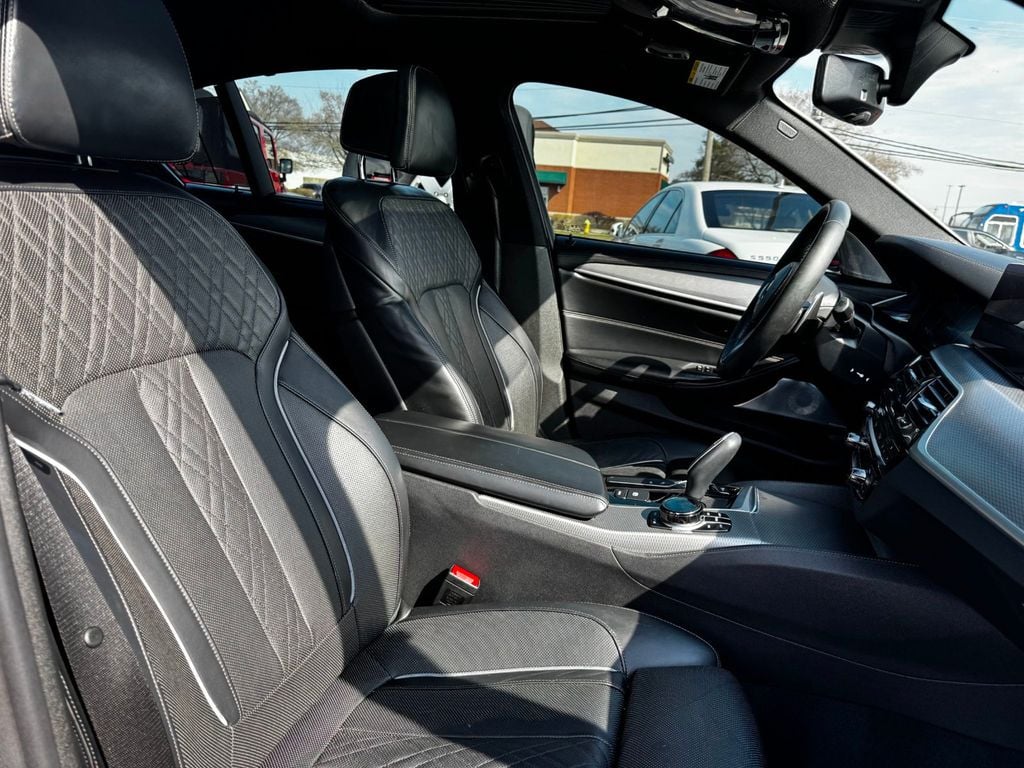 2019 BMW 5 Series M550i xDrive - 22998579 - 19