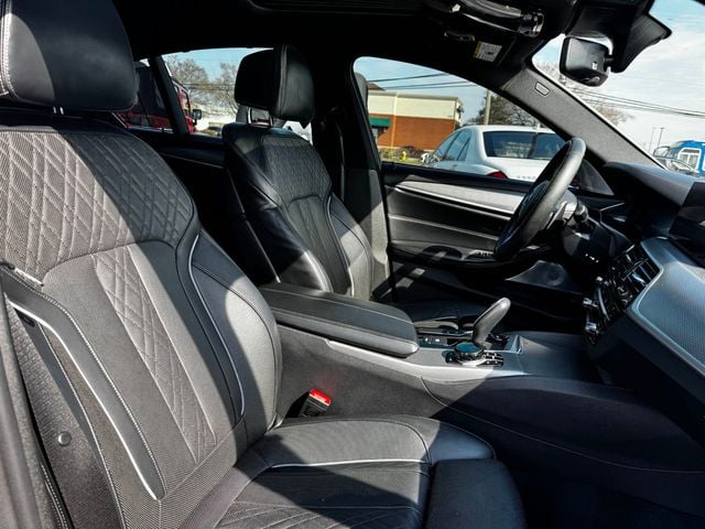 2019 BMW 5 Series M550i xDrive - 22998579 - 19