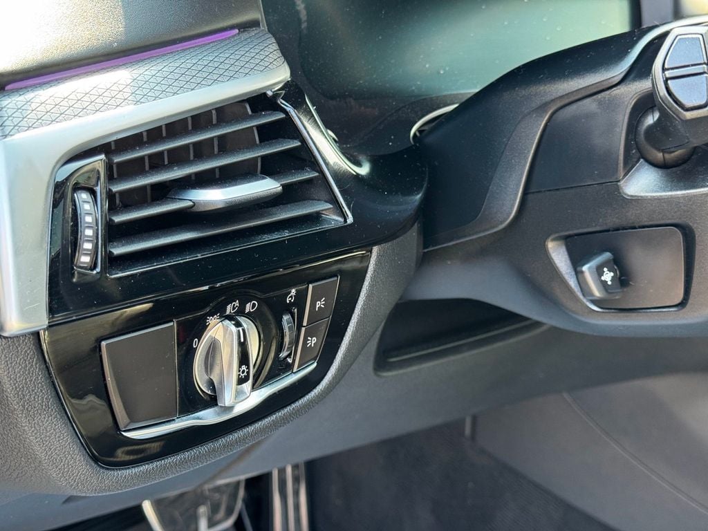 2019 BMW 5 Series M550i xDrive - 22998579 - 8