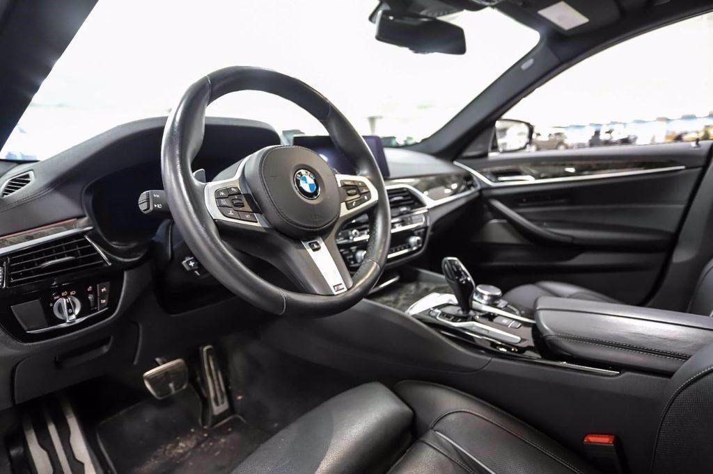 2019 BMW 5 Series M550i xDrive - 21102721 - 26