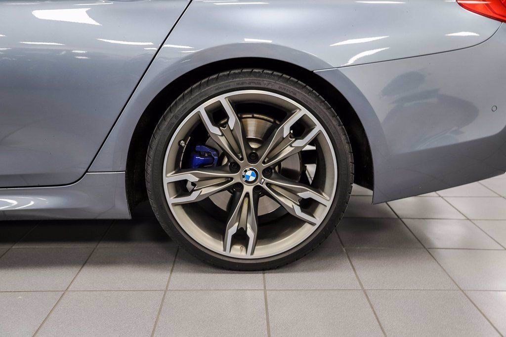 2019 BMW 5 Series M550i xDrive - 21158973 - 4
