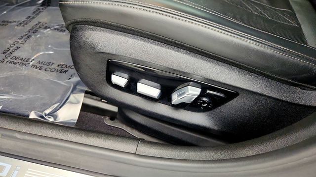 2019 BMW 5 Series M550i xDrive Sedan w/ Premium & Driving Assistance Plus Packages - 22969629 - 11