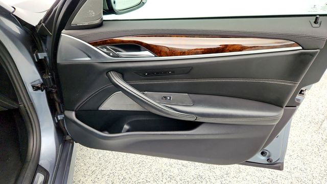 2019 BMW 5 Series M550i xDrive Sedan w/ Premium & Driving Assistance Plus Packages - 22969629 - 26