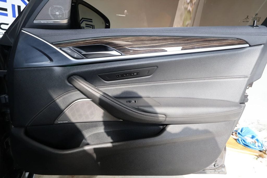 2019 BMW 5 Series M550i xDRIVE, SPOILER, HK SOUND, CF STEERING, NAVI, TOP VIEW CAM - 22906717 - 34