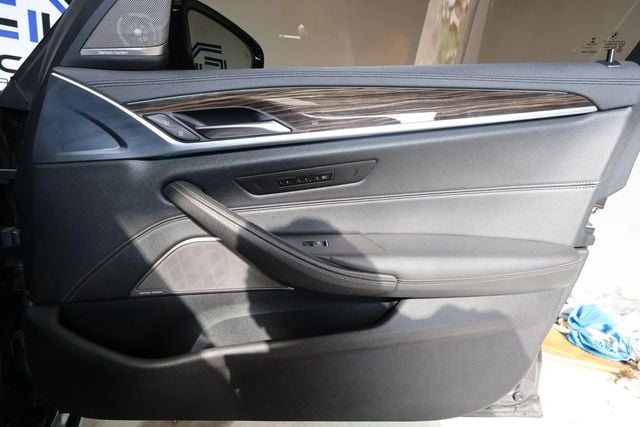 2019 BMW 5 Series M550i xDRIVE, SPOILER, HK SOUND, CF STEERING, NAVI, TOP VIEW CAM - 22906717 - 34