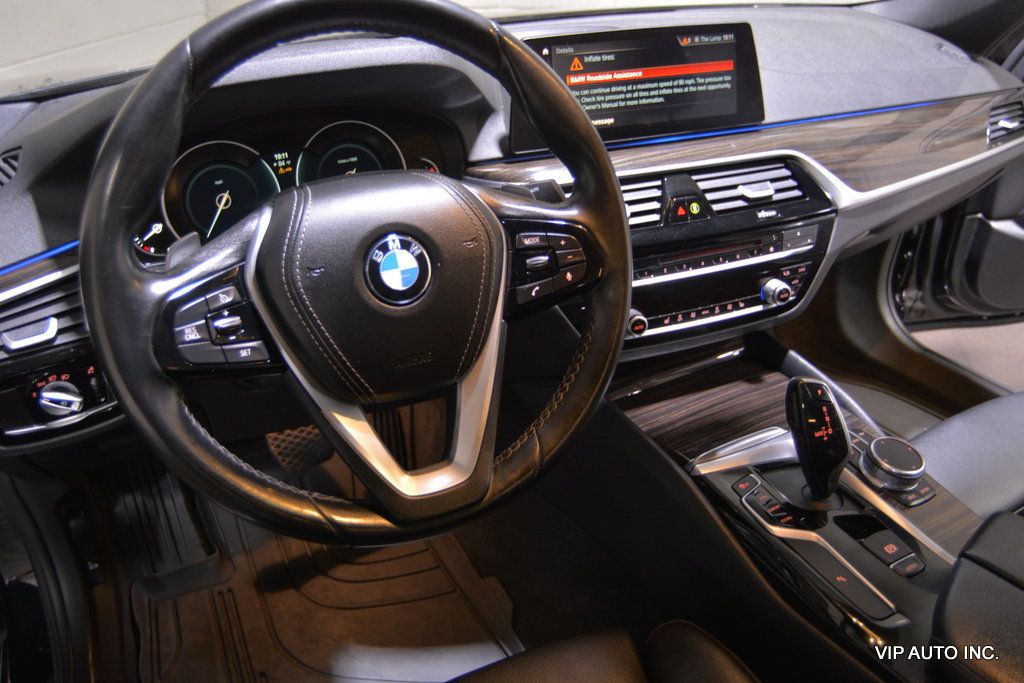 2019 BMW 5 Series SPORT - 21978554 - 24