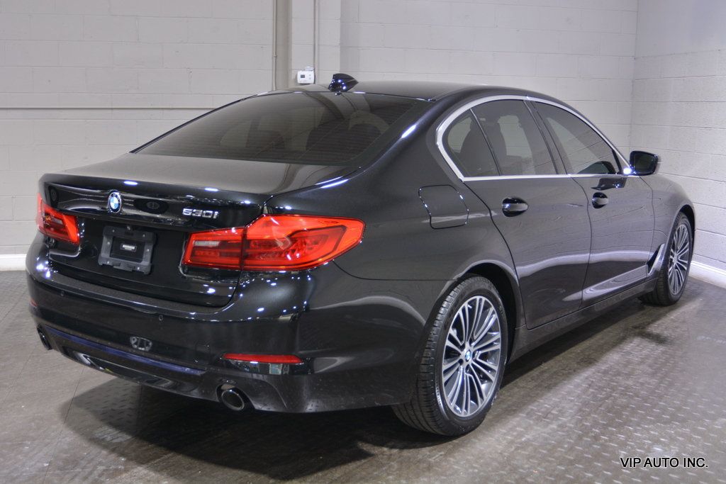 2019 BMW 5 Series SPORT - 21978554 - 3