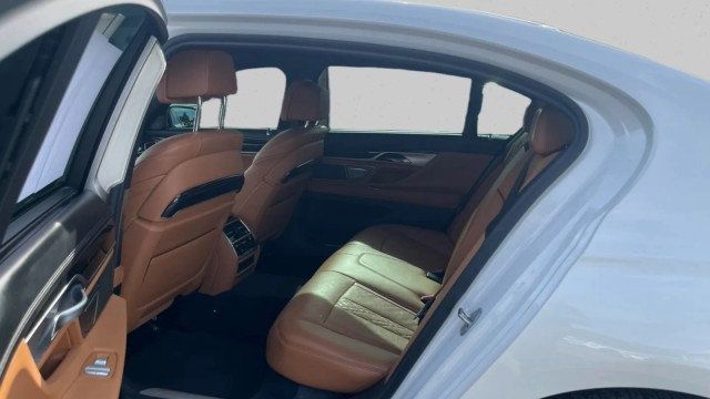 2019 BMW 7 Series 740i - 23078837 - 19